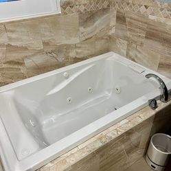 Whirlpool Jacuzzi Tub