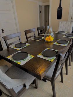 Expandable Farmhouse Table and Chairs