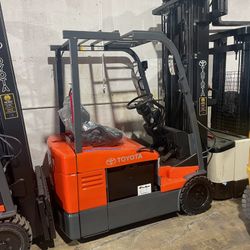 electric Forklift 