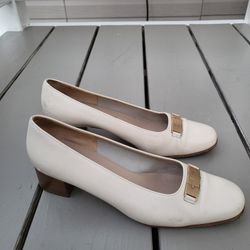 Salvatore Ferragamo shoes Boutique Italy Authentic
Cream Excellent 