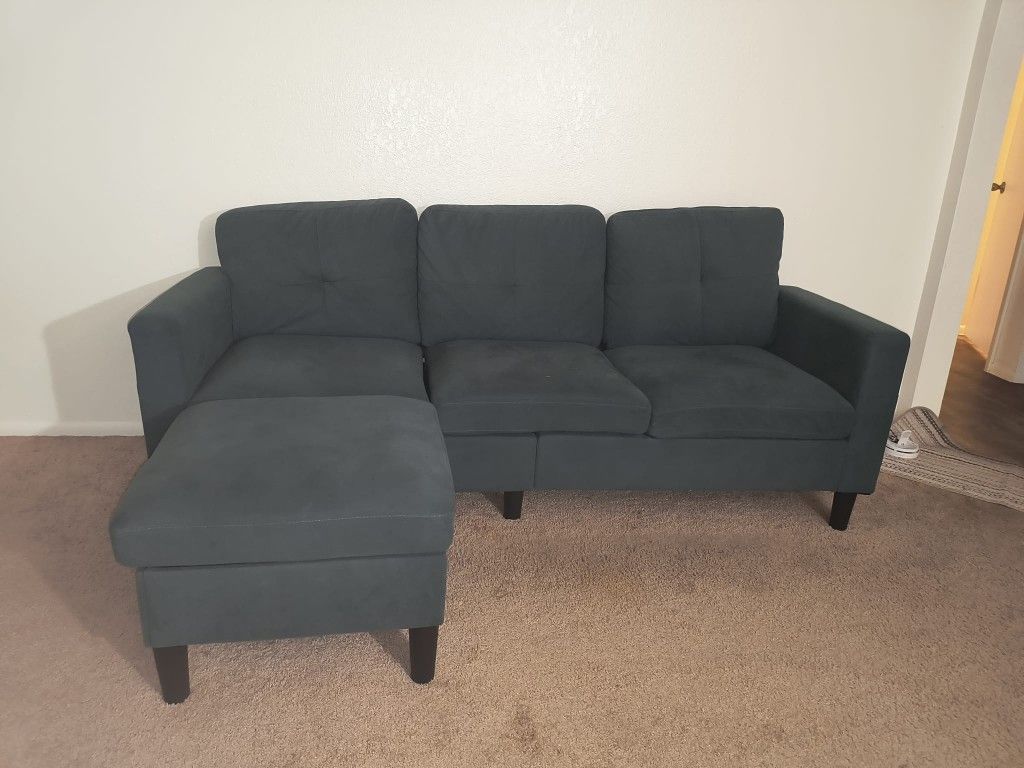 Modern L-shaped Sectional Sofa-Reversible Chaise,Like New!