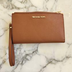 Michael Kors Jet Set Wristlet – Brown – Excellent Condition ✅