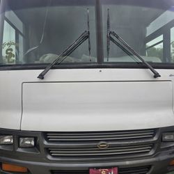 2001 Winnebago Adventurer