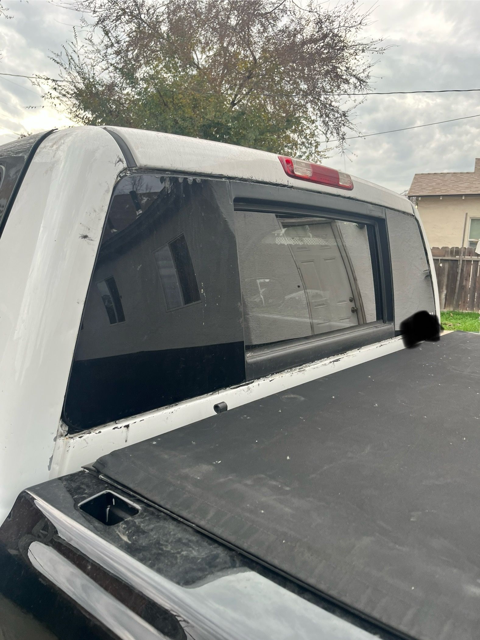 Nissan Titán Window