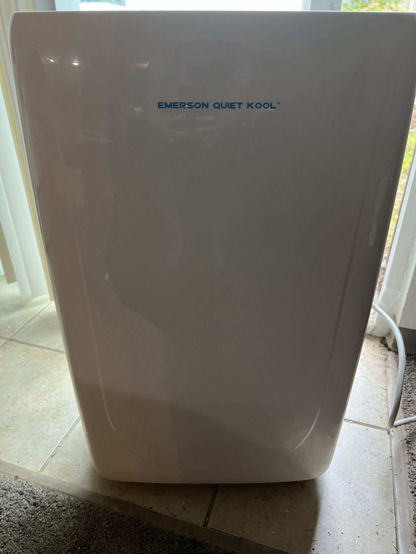 AC Unit 8000 BTU Emerson, quiet