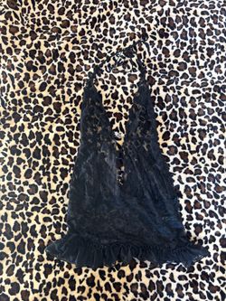 https://offerup.com/redirect/?o=SS5BTQ==.GIA black lace mini dress🖤