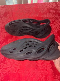 Yeezy Foam Runner Onyx | Size 12 | Excellent Condition