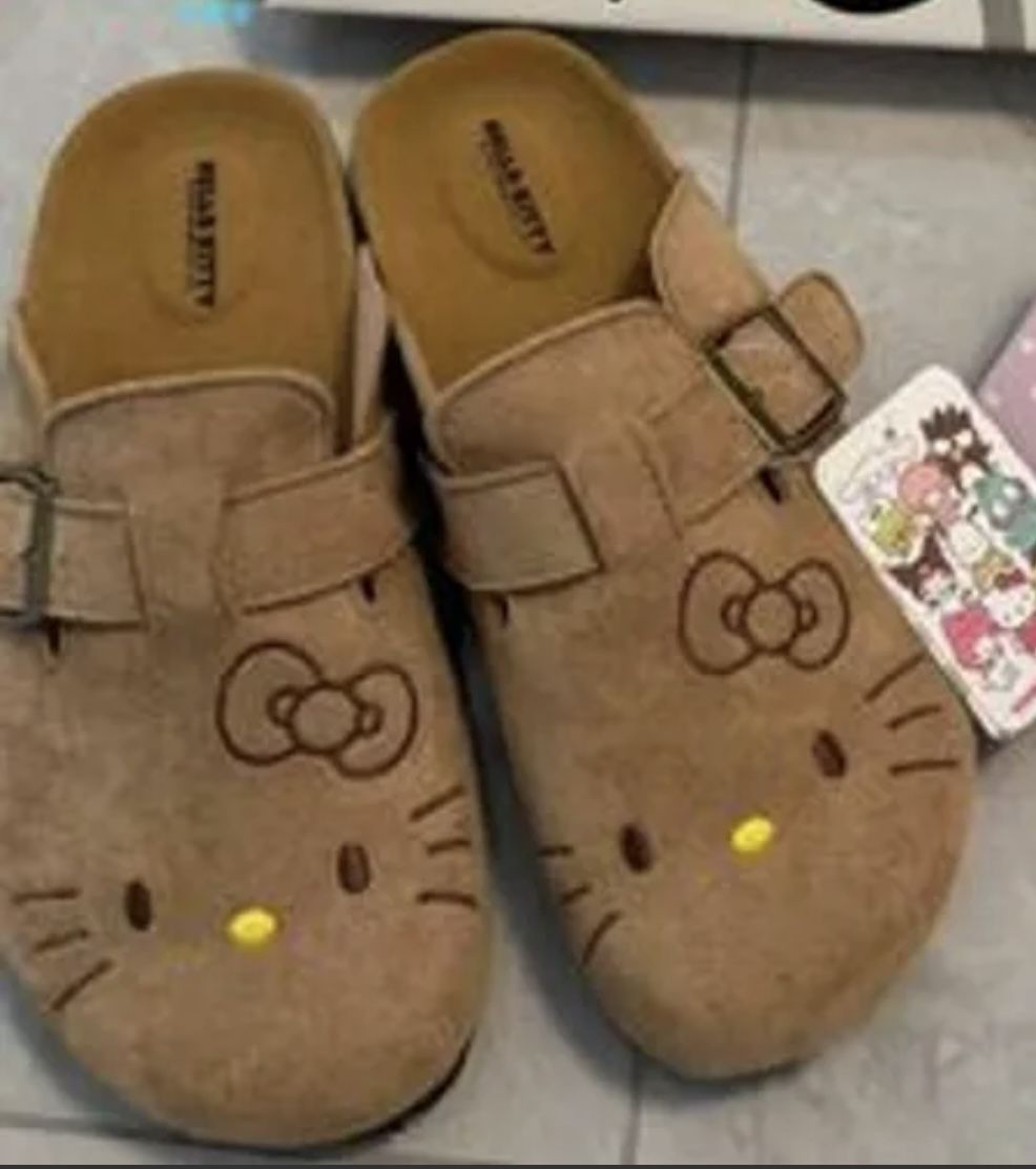 Women’s Hello Kitty Shoes