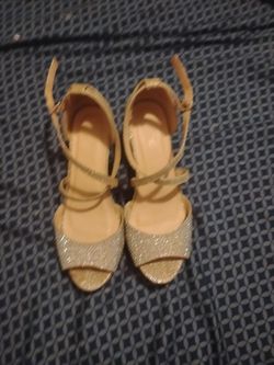 4.5, Gold. Heels