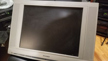 Flat screen TV including wall mount