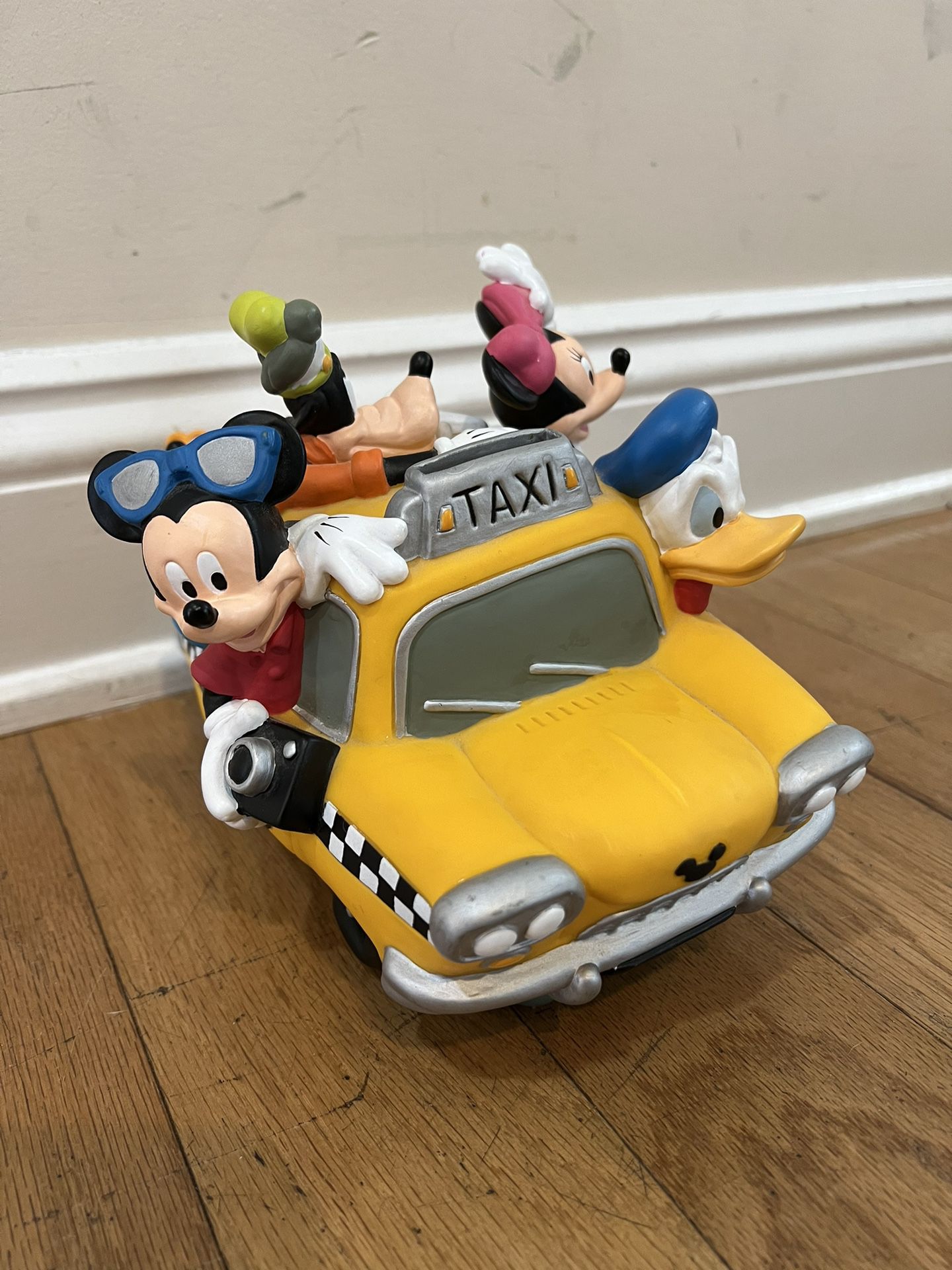 DISNEY Mickey Mouse Minnie Donald Duck Goofy Pluto Fab 5 Taxi Cab Coin/Piggy Bank (Good condition)