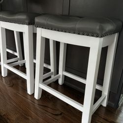 4 Counter Stools (24 Inches Gray And White)