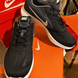 Nike Revolution 3