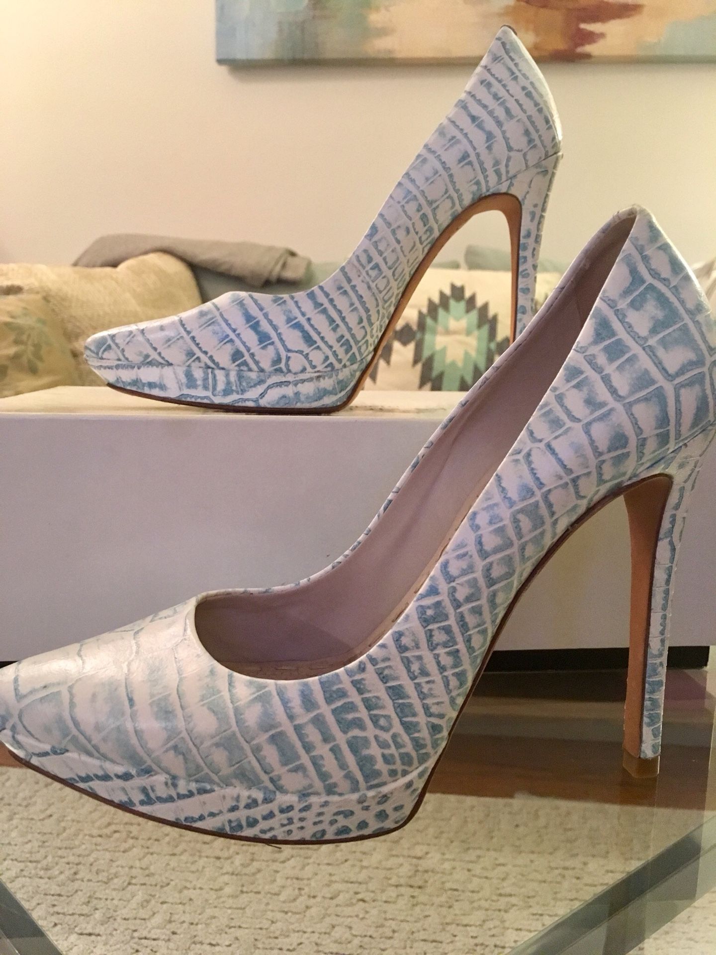 Alice and Olivia blue & white snake print heels