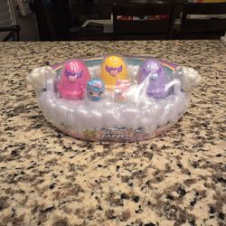 Hatchimals Alive Spring Basket
