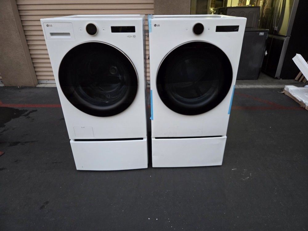 LG Front Load Washer And Gas Dryer W Pedestal