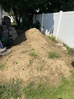 Free dirt message me for address! Must be able to pick up