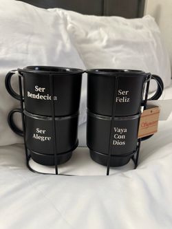 Juego de 4 tazas negras apilables con soporte