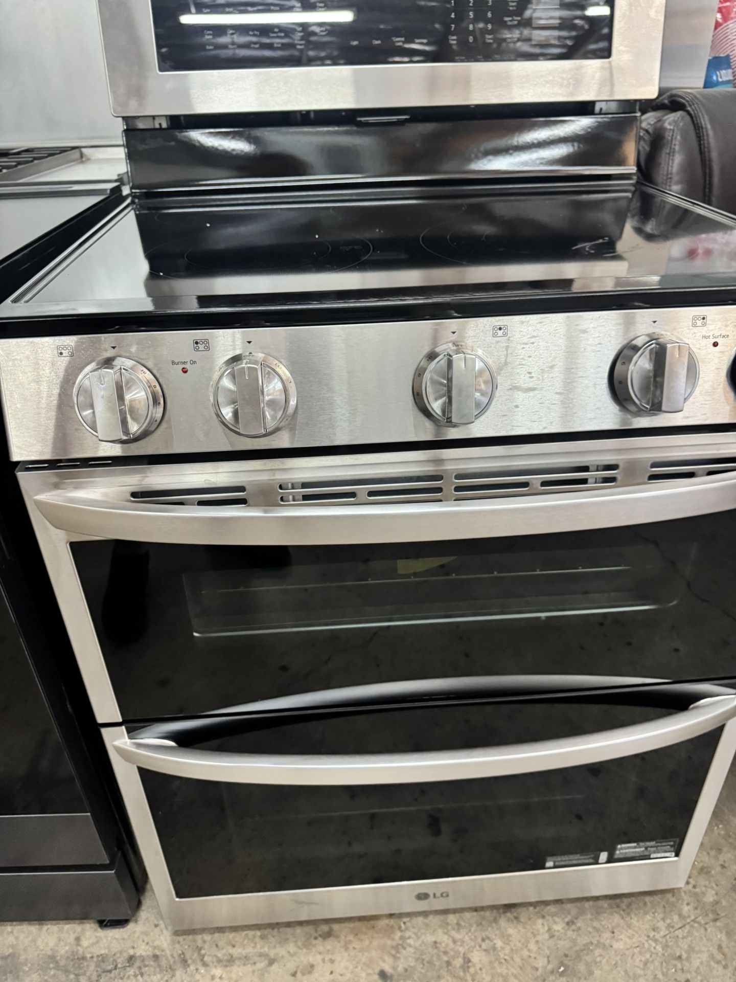L. G. SMART. ELECTRIC DOUBLE. OVEN. RANGE. AIRFRY 30”