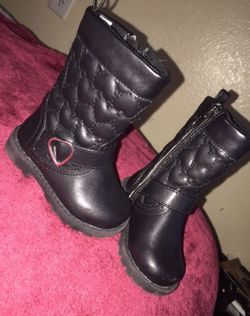 Cute toddler boots size 4c