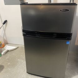 Mini Fridge 