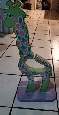 Giraffe gender reveal.