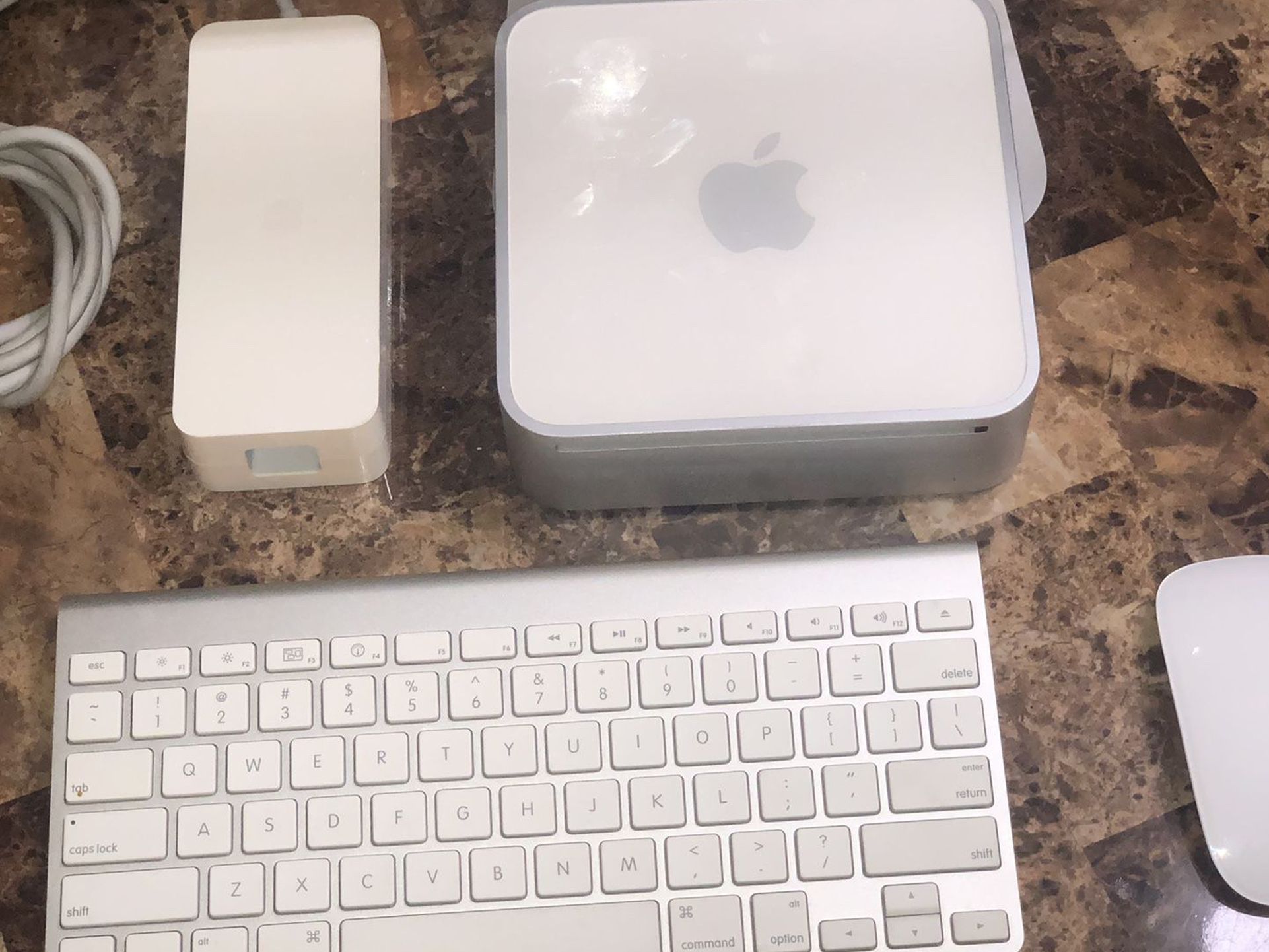 Apple computer With Keyboard and mice