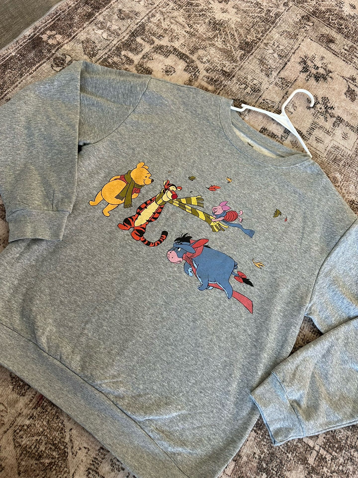 Disney Winnie the Pooh crewneck sweatshirt size Large