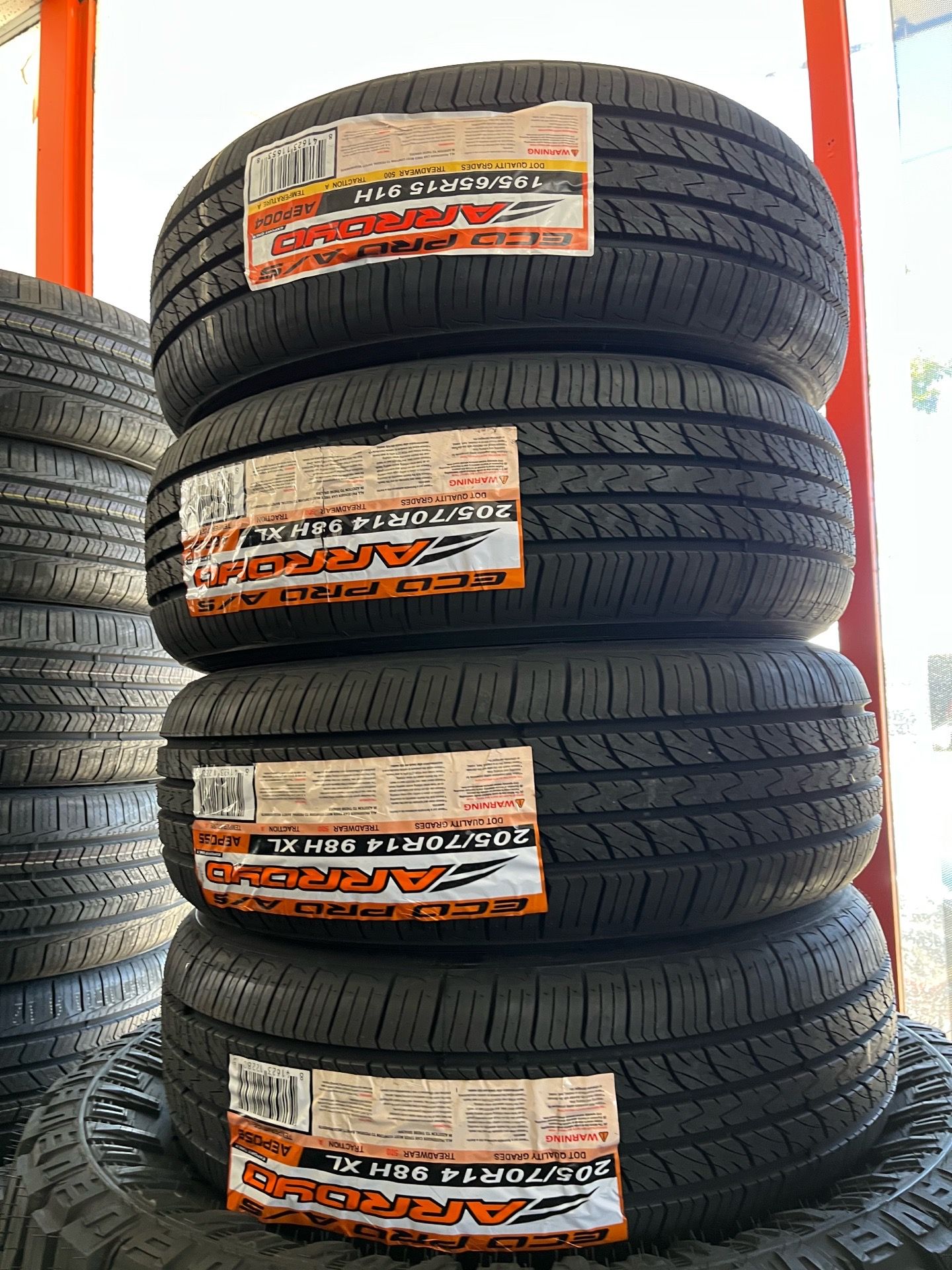 ‼️📲205/70/14 vendo set de llantas nuevas Arroyo