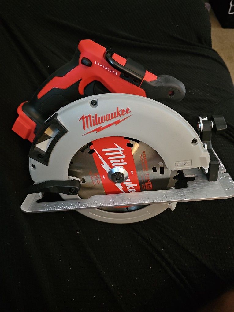 Cortadora Milwaukee M18