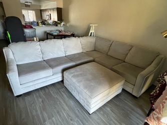 Gray L-Shaped Sectional w/ Storage Ottoman