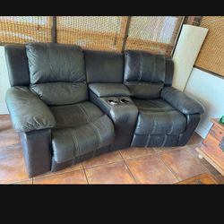 ELECTRIC DOUBLE RECLINER (REad DESCRIPTION)