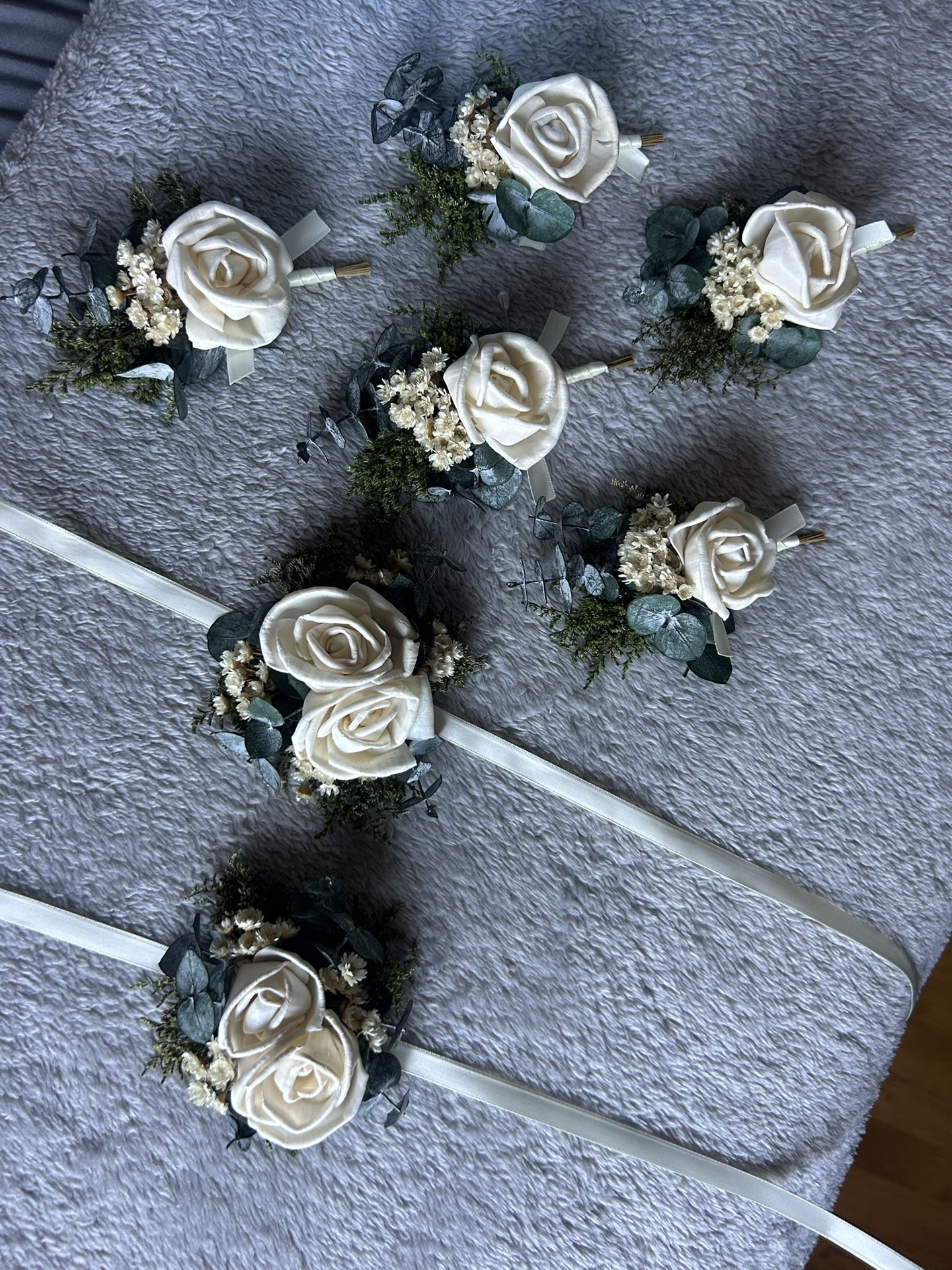 2 wrist corsages & 5 boutonnières