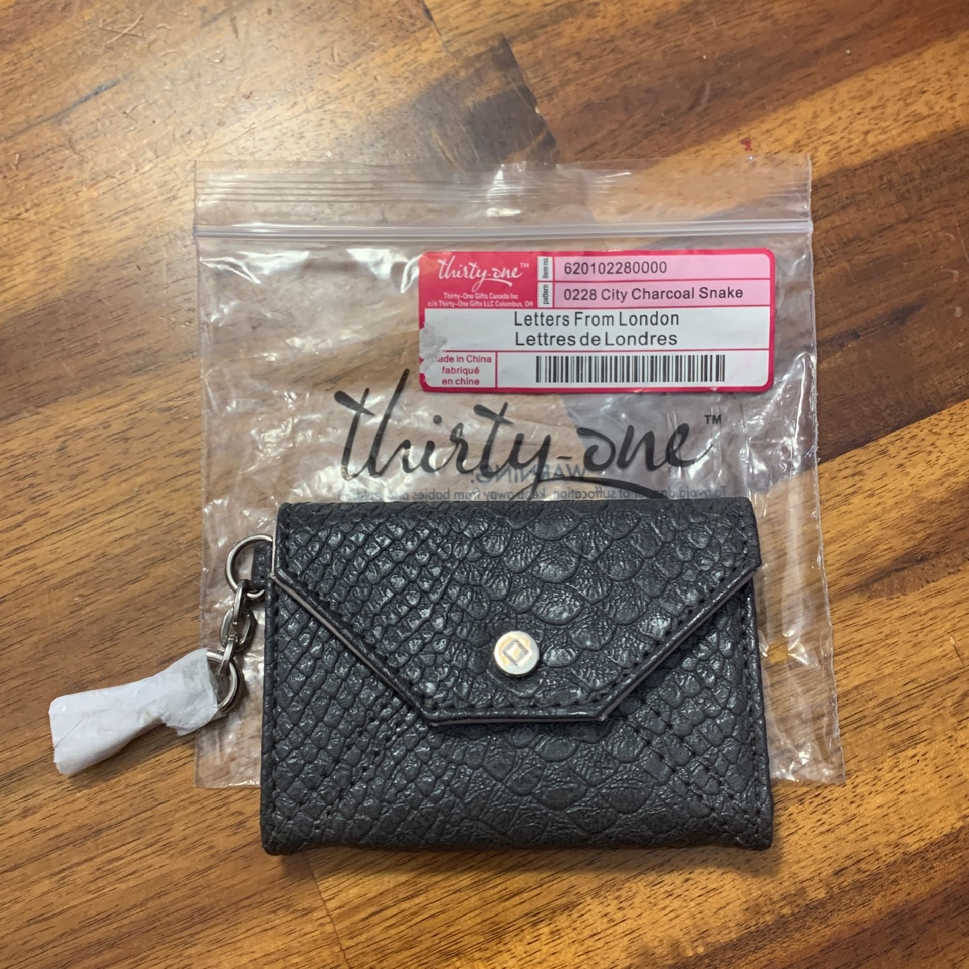 Thirty -One Letters From London Keychain / ID Holder