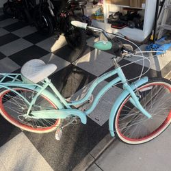 Schwinn Woman’s Beach Cruiser 