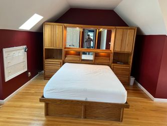 Bridge bed excellent condition oak queen size