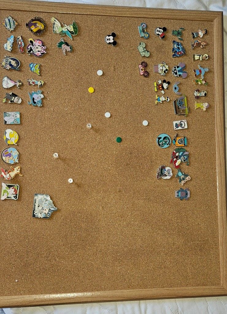 46 Disney Pins