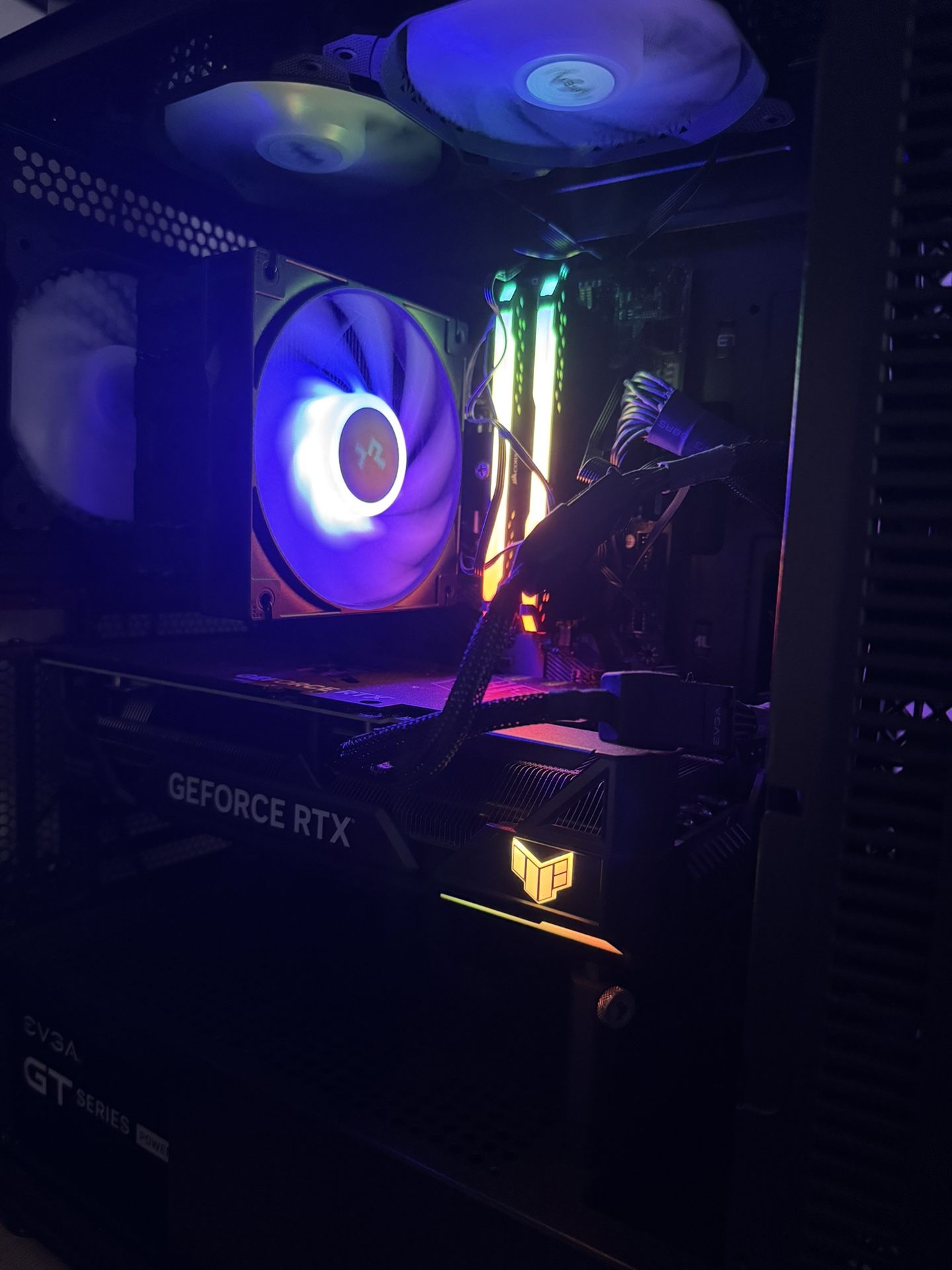 High-End Gaming PC – i9 10900K + RTX 4070 Ti + 32GB RAM.