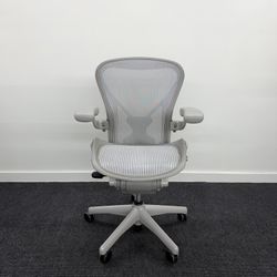LIKE NEW MILLER CLASSIC AERON OFFICE CHAIR SIZE B, TITANIUM COLOR FULLY LOADED WITH POSTURE FIT! 