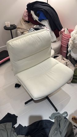 Desk Chair to sit with legs folded