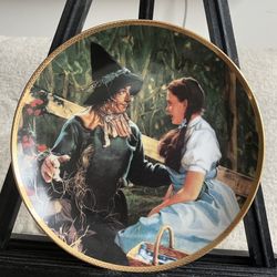  Hamilton Collection Wizard Of Oz “Dorothy Meets The Scarecrow” 