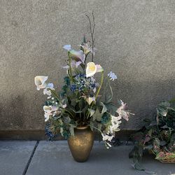 Fake flowers and plants