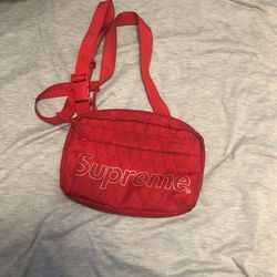 Supreme Tote Bag Raffia Backpack Canvas for Sale in Monterey Park, CA -  OfferUp