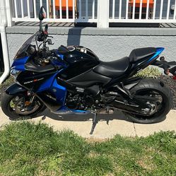 Suzuki GSXS1000