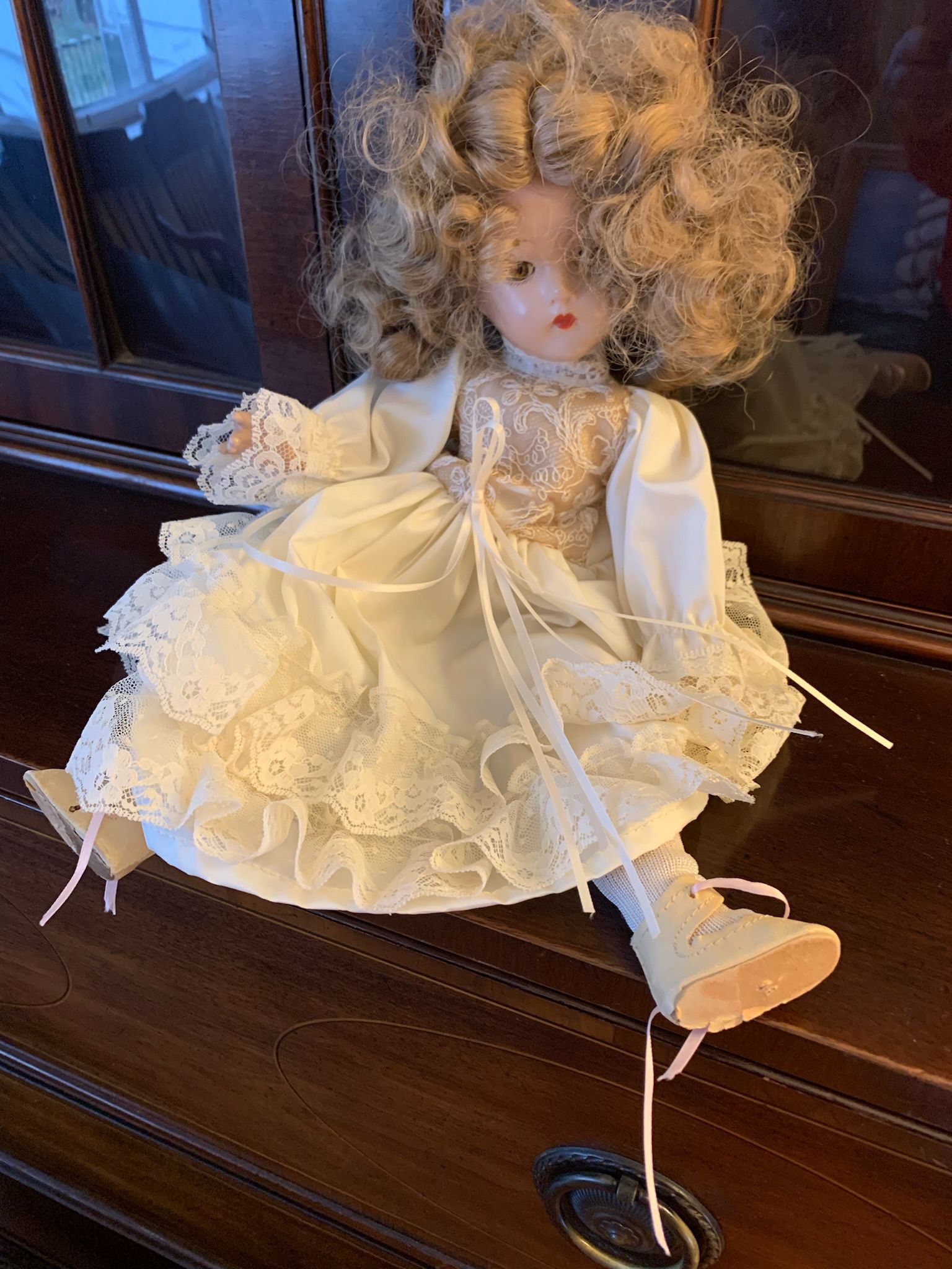 Antique Doll by Suzanne Effanbee in Very Good Condition. Made in the USA. 