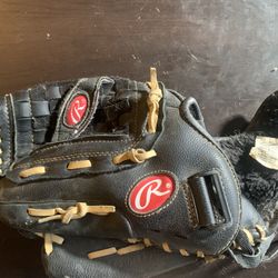 Right Hand Rawling Baseball Glove 