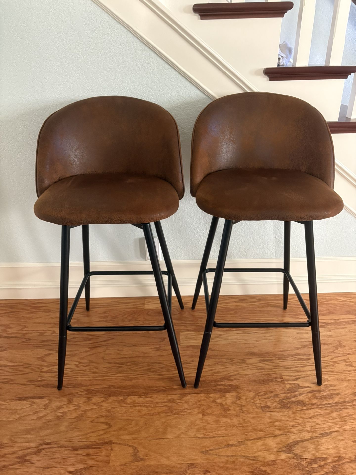 2 Barstools