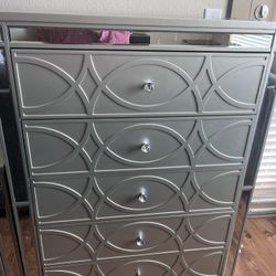 Chester Drawer(5 Drawers) And 2 Nightstands 