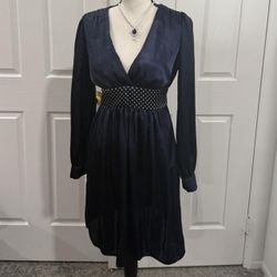 Pre-loved | Medium Navy blue polka dot dress with long sleeves and a V-neckline 