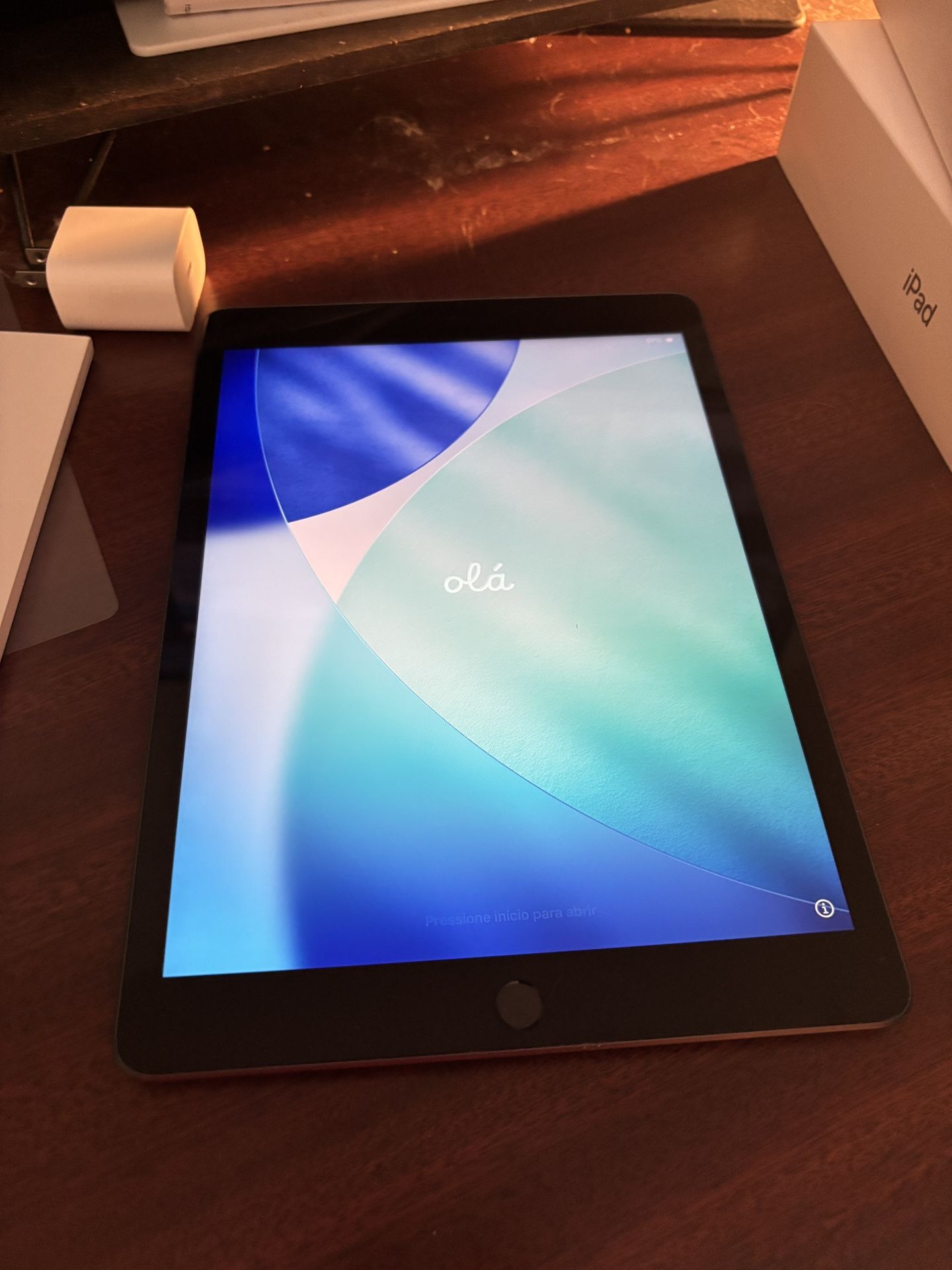 9th Generation iPad. Space Gray, 64 GB, WiFi